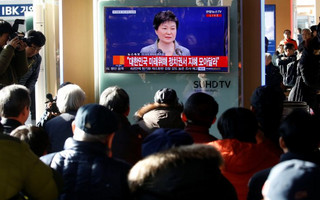 2016-11-29T061554Z_298342670_RC15380821E0_RTRMADP_3_SOUTHKOREA-POLITICS-PRESIDENT