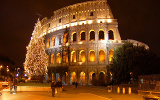 RomeChristmasEventsColosseumTree