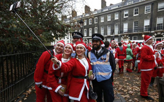 2016-12-10T170747Z_537022156_LR1ECCA1BKOE3_RTRMADP_3_CHRISTMAS-SEASON-SANTACON