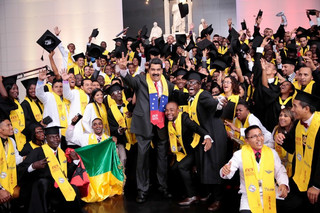 2016-12-17T024611Z_842046586_RC1DAB41F4F0_RTRMADP_3_VENEZUELA-POLITICS
