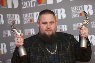 2017-02-22T211833Z_62518008_LR1ED2M1N6M25_RTRMADP_3_AWARDS-BRITS 2017-02-22T211833Z_62518008_LR1ED2M1N6M25_RTRMADP_3_AWARDS-BRITS