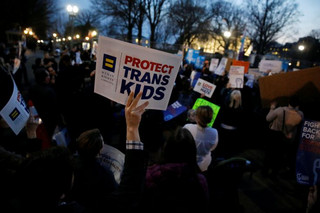 2017-02-23T000036Z_1641102762_RC1B379456F0_RTRMADP_3_USA-TRUMP-LGBT