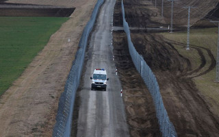 2017-03-02T171213Z_1614010107_RC1D3B99C190_RTRMADP_3_EUROPE-MIGRANTS-HUNGARY-FENCE