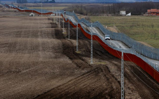 2017-03-02T171426Z_670632841_RC164592B880_RTRMADP_3_EUROPE-MIGRANTS-HUNGARY-FENCE