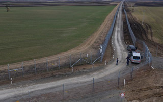 2017-03-02T171516Z_888610840_RC17D805B380_RTRMADP_3_EUROPE-MIGRANTS-HUNGARY-FENCE