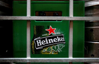 Το κόκκινο αστέρι της Heineken κινδυνεύει ως «ολοκληρωτικό σύμβολο»