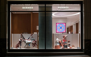 Η Hermès επιστρέφει ξανά στο κέντρο της Αθήνας