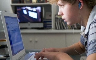Οι κίνδυνοι στο διαδίκτυο για τους ανήλικους και οι τρόποι αντιμετώπισής τους