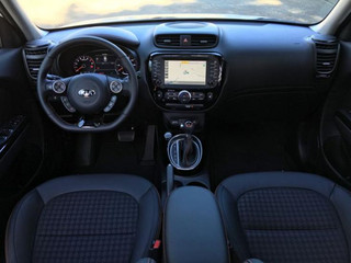 nydn-2017-kia-soul-turbo-dashboard-1