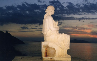 Η Ερατώ στα Κατάπολα Αμοργού Η Ερατώ στα Κατάπολα Αμοργού