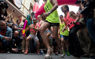 Αγώνας δρόμου σε ψιλοτάκουνα στο Gay Pride της Μαδρίτης