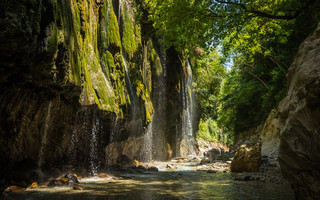 ΦΑΡΑΓΓΙ ΠΑΝΤΑ ΒΡΕΧΕΙ