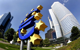 Στα 21,5 δισ. ευρώ ο δανεισμός των ελληνικών τραπεζών από την ΕΚΤ τον Απρίλιο