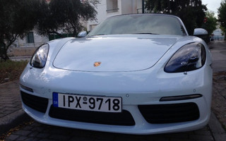 Οδηγούμε την δίλιτρη Boxter 718 Porsche
