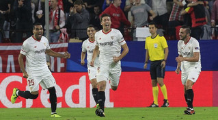 Sevilla's Clement Lenglet, centre, celebrates scoring the opening goal during a Champions League group E soccer match between Sevilla and Spartak Moskva, at the Ramon Sanchez Pizjuan stadium in Seville, Spain, Wednesday, Nov. 1, 2017. (AP Photo/Miguel Morenatti)