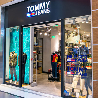 TOMMY JEANS