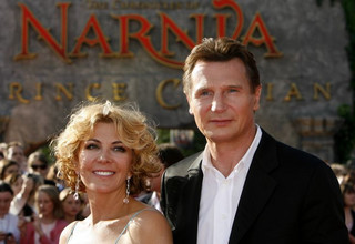 Actor Liam Neeson, right, and his wife Natasha Richardson arrive for the U.K. premiere of his new movie 'The Chronicles of Narnia: Prince Caspian' at the O2 Arena in east London, Thursday, June 19, 2008. (AP Photo/Akira Suemori)