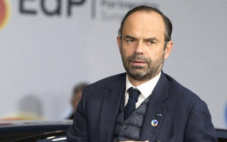 «Βέλη» στον Γάλλο πρωθυπουργό για ταξίδι που στοίχισε 350 χιλιάδες ευρώ