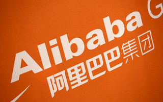 Η Alibaba έκλεισε πέρυσι 240.000 ηλεκτρονικά καταστήματα που πουλούσαν «μαϊμούδες»