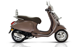 VESPA_Primaveratouring_50_marrone_latdx_bianco