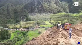 Λεωφορείο στην Κολομβία θάφτηκε στη λάσπη