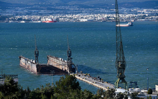 ΠΛΩΤΗ ΔΕΞΑΜΕΝΗ ΣΚΑΡΑΜΑΓΚΑΣ