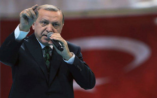 Ωρολογιακή βόμβα η οικονομία της Τουρκίας με ορατό τον κίνδυνο μαζικής φυγής κεφαλαίων