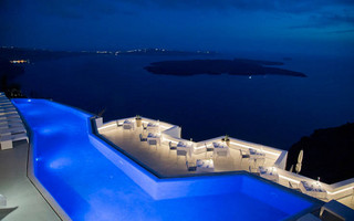 Grace-Santorini_Santoro_Restaurant_at_night