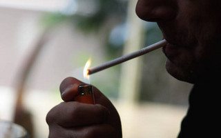 Τριπλάσιος ο κίνδυνος πρόωρου καρδιαγγειακού θανάτου για τους καπνιστές