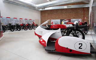 PiaggioMuseum3