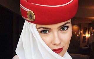 Η κούκλα αεροσυνοδός της Emirates