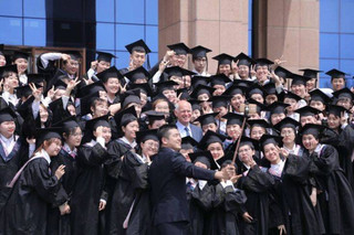 Διαλέξεις σε κινεζικά πανεπιστήμια δίνει ο Γιώργος Παπανδρέου