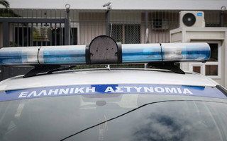 Θεσσαλονίκη: Με τραύματα από αιχμηρό αντικείμενο στο κεφάλι ο νεκρός που εντοπίστηκε σε παράπηγμα