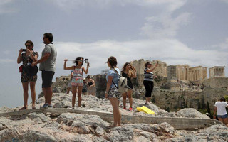 Άνοιγμα των ελληνικών συνόρων για τους Ιταλούς τουρίστες διεκδικεί η Ρώμη