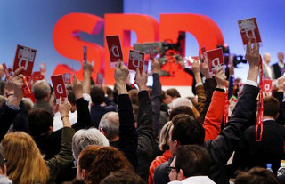 Γερμανικά ΜΜΕ: Το SPD μπροστά σε ενδεχόμενη πανωλεθρία στις εκλογές