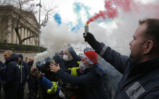 Νέες συγκρούσεις, βανδαλισμοί και τραυματίες στη Γαλλία
