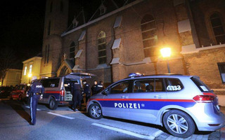 Αναφορές για επίθεση σε συναγωγή και πυροβολισμούς στο κέντρο της Βιέννης