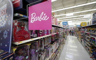 Έρχεται η Barbie σε αμαξίδιο ΑμεΑ και προσθετικό πόδι