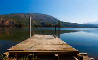 Η λίμνη που «γεννήθηκε» από έναν σεισμό και πήρε το όνομα της από μία Νύμφη