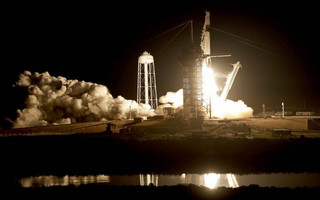 Η Space X εκτόξευσε πύραυλο με κούκλα αντί για αστροναύτη