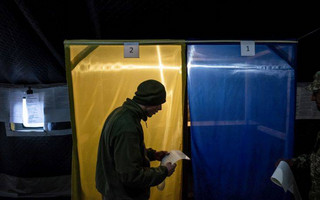 Φαβορί στις εκλογές στην Ουκρανία ένας κωμικός