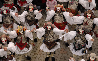 Εντυπωσιακά στιγμιότυπα από το πιο παραδοσιακό καρναβάλι της Ελλάδας
