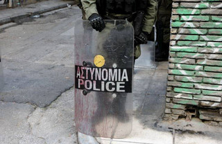 «Αστυνομία, ακίνητοι» φώναξαν οι ένοπλοι στα Εξάρχεια στους άντρες του Λιμενικού