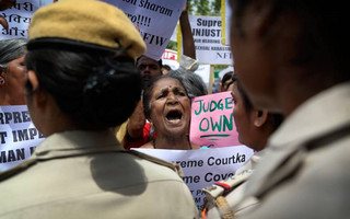 Ινδία: Ισόβια κάθειρξη σε τρεις άνδρες για τον βιασμό και τον φόνο μιας 8χρονης