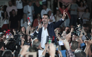 Κώστας Μπακογιάννης: Το αφιέρωμα του Guardian για τον νέο δήμαρχο της Αθήνας