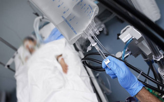 Κορονοϊός: Σχεδόν οι μισοί ασθενείς με σοβαρή νόσο έχουν τουλάχιστον ένα σύμπτωμα μετά από ένα χρόνο
