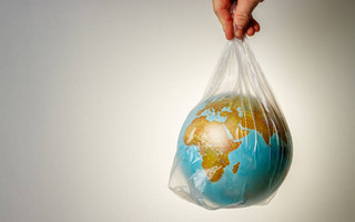 Παγκόσμια Μέρα κατά της πλαστικής σακούλας: Πόσο μειώθηκε η χρήση της