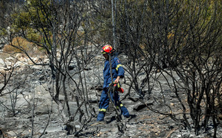 Οι εικόνες από την πυρκαγιά στον Υμηττό έκαναν τον γύρο του κόσμου