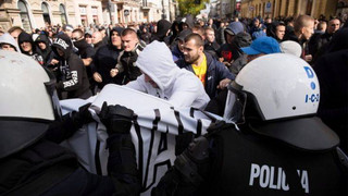Πολωνία: Συμπλοκές αστυνομίας και ακροδεξιών που προσπάθησαν να εμποδίσουν το Gay Pride