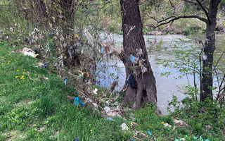 «Ψάρεψαν» 300 λάστιχα αυτοκινήτων από ποταμό στη Βοσνία